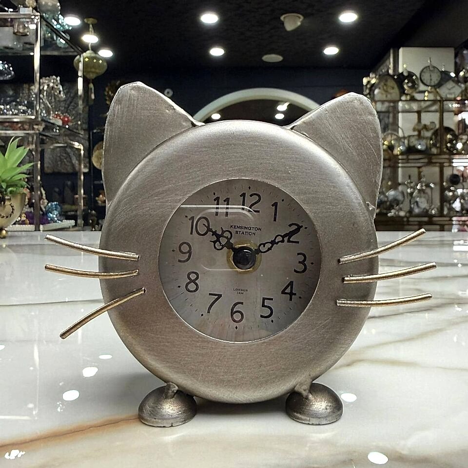KEDİ TASARIMLI DEKORATİF MASA SAATİ